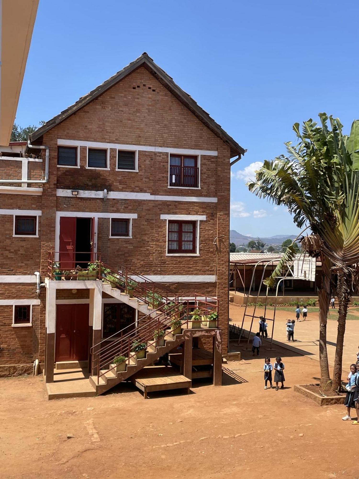 Ferienwohnung Lycee Picot De Cloriviere Dont Les Revenus Financent L'Education Des Eleves Antsirabe Exterior foto